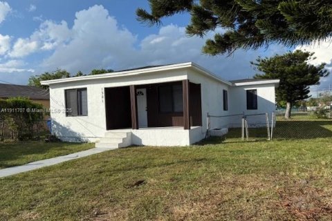 House in Miami, Florida 3 bedrooms, 98.1 sq.m. № 1967579 - photo 2