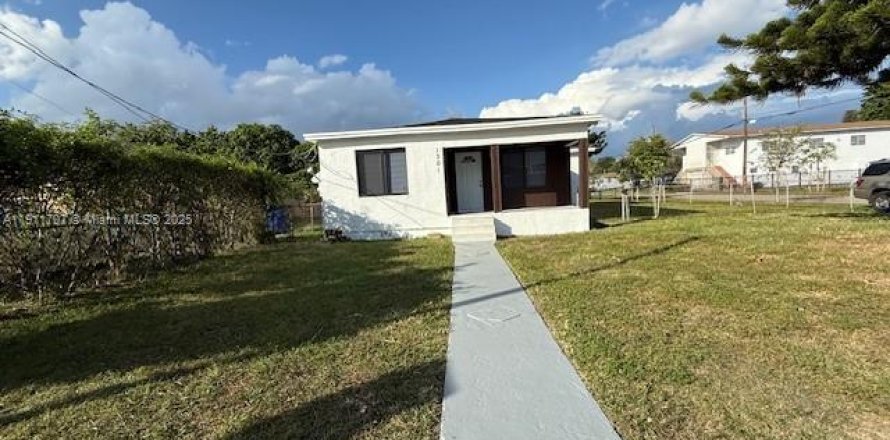 House in Miami, Florida 3 bedrooms, 98.1 sq.m. № 1967579