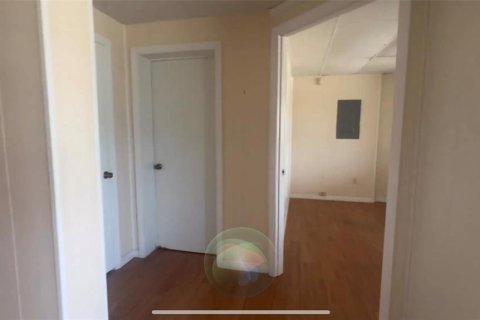 Commercial property in Winter Haven, Florida № 1776716 - photo 4