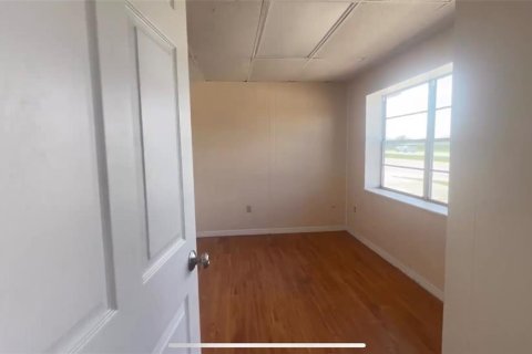 Commercial property in Winter Haven, Florida № 1776716 - photo 8