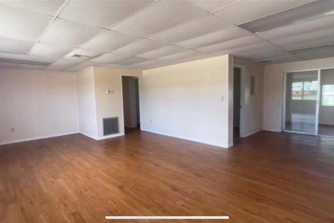 Commercial property in Winter Haven, Florida № 1776716 - photo 2