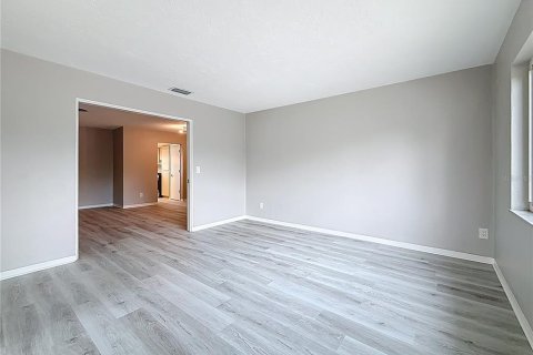 House in Saint Petersburg, Florida 3 bedrooms, 155.52 sq.m. № 1901068 - photo 23