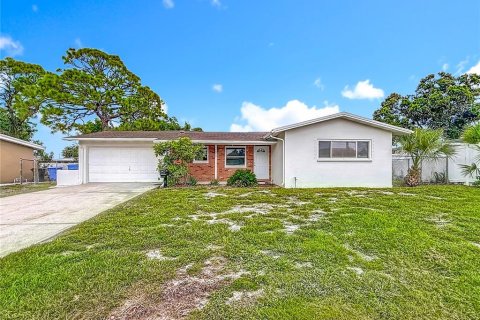 House in Saint Petersburg, Florida 3 bedrooms, 155.52 sq.m. № 1901068 - photo 3