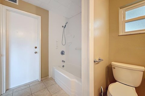 House in Saint Petersburg, Florida 3 bedrooms, 155.52 sq.m. № 1901068 - photo 20