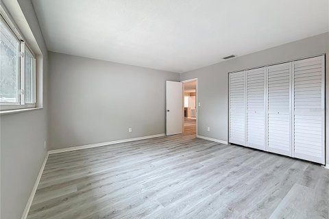 House in Saint Petersburg, Florida 3 bedrooms, 155.52 sq.m. № 1901068 - photo 16