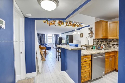 Condominio en venta en Plantation, Florida, 1 dormitorio, 63.17 m2 № 1943566 - foto 3