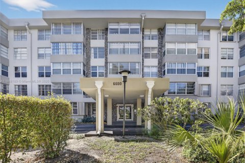 Condominio en venta en Plantation, Florida, 1 dormitorio, 63.17 m2 № 1943566 - foto 2