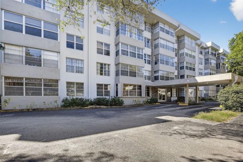 Condominio en venta en Plantation, Florida, 1 dormitorio, 63.17 m2 № 1943566 - foto 24
