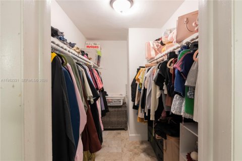 Condominio en venta en Miami, Florida, 1 dormitorio, 81.29 m2 № 2023717 - foto 17