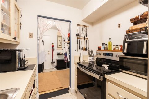 Condominio en venta en Miami, Florida, 1 dormitorio, 81.29 m2 № 2023717 - foto 10