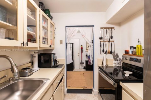Condominio en venta en Miami, Florida, 1 dormitorio, 81.29 m2 № 2023717 - foto 11