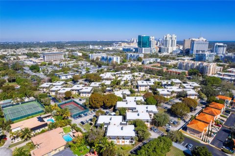 Condominio en Miami, Florida, 1 dormitorio  № 2023717