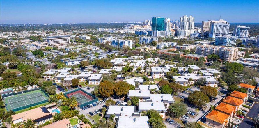 Condominio en Miami, Florida, 1 dormitorio  № 2023717