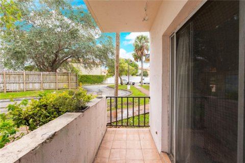 Condominio en venta en Miami, Florida, 1 dormitorio, 81.29 m2 № 2023717 - foto 12