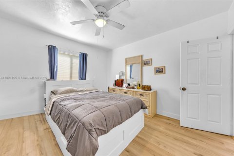 House in Homestead, Florida 3 bedrooms, 135.08 sq.m. № 2021653 - photo 16