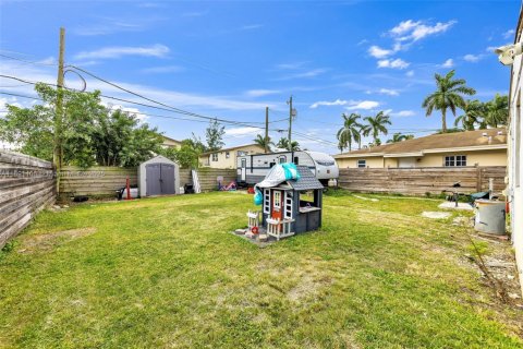 House in Homestead, Florida 3 bedrooms, 135.08 sq.m. № 2021653 - photo 25