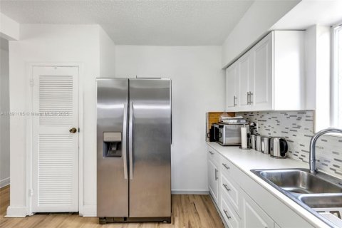 House in Homestead, Florida 3 bedrooms, 135.08 sq.m. № 2021653 - photo 8