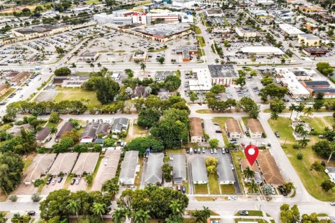 House in Homestead, Florida 3 bedrooms, 135.08 sq.m. № 2021653 - photo 5