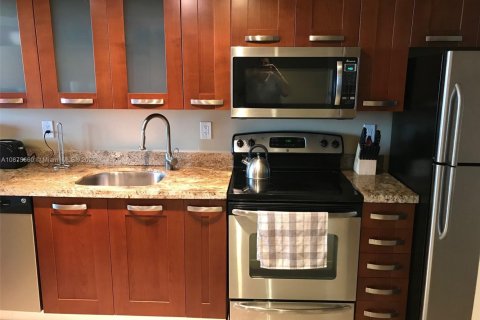 Copropriété à louer à Miami Beach, Floride: 51.1 m2 № 1812078 - photo 13