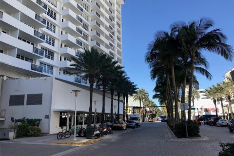 Copropriété à louer à Miami Beach, Floride: 51.1 m2 № 1812078 - photo 24