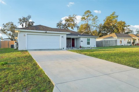 House in Ocala, Florida 3 bedrooms, 154.96 sq.m. № 1733609 - photo 1