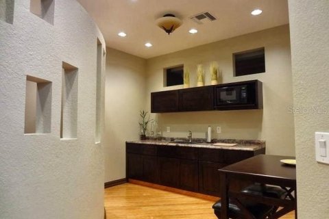 Immobilier commercial à louer à Land O' Lakes, Floride: 1794.5 m2 № 1251119 - photo 11