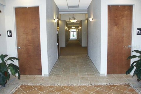 Immobilier commercial à louer à Land O' Lakes, Floride: 1794.5 m2 № 1251119 - photo 15