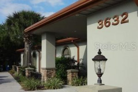 Immobilier commercial à louer à Land O' Lakes, Floride: 1794.5 m2 № 1251119 - photo 4