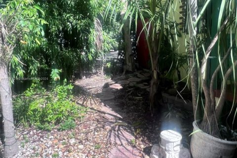 Oficina en alquiler en Miami, Florida № 1079700 - foto 1