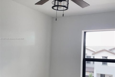 Adosado en alquiler en Pembroke Pines, Florida, 3 dormitorios, 175.4 m2 № 1953698 - foto 10