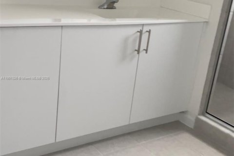 Adosado en alquiler en Pembroke Pines, Florida, 3 dormitorios, 175.4 m2 № 1953698 - foto 8