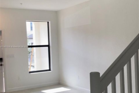 Adosado en alquiler en Pembroke Pines, Florida, 3 dormitorios, 175.4 m2 № 1953698 - foto 5