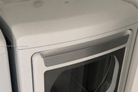 Adosado en alquiler en Pembroke Pines, Florida, 3 dormitorios, 175.4 m2 № 1953698 - foto 7