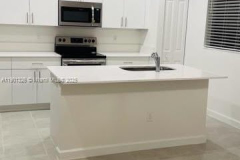 Adosado en alquiler en Pembroke Pines, Florida, 3 dormitorios, 175.4 m2 № 1953698 - foto 3