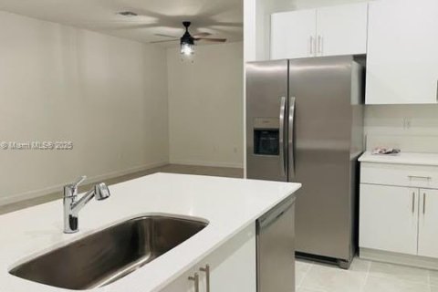 Adosado en alquiler en Pembroke Pines, Florida, 3 dormitorios, 175.4 m2 № 1953698 - foto 4