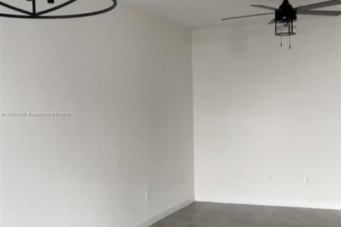 Adosado en alquiler en Pembroke Pines, Florida, 3 dormitorios, 175.4 m2 № 1953698 - foto 6