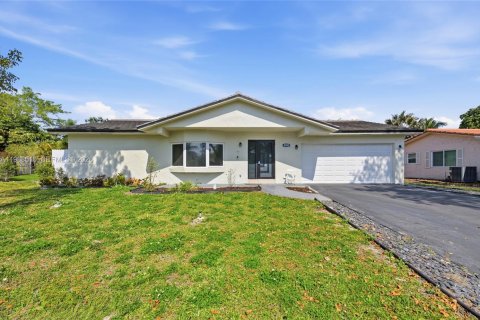 Casa en Coral Springs, Florida 3 dormitorios, 172.43 m2 № 2032195