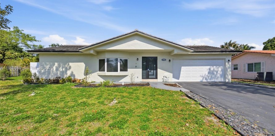 Casa en Coral Springs, Florida 3 dormitorios, 172.43 m2 № 2032195