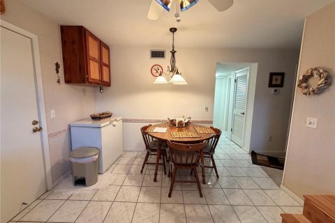 Condo in Astor, Florida, 2 bedrooms  № 2206451 - photo 6