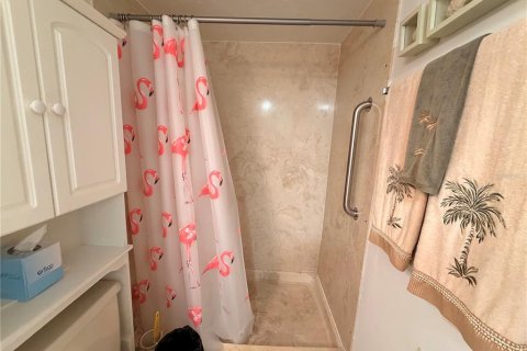 Condo in Astor, Florida, 2 bedrooms  № 2206451 - photo 18
