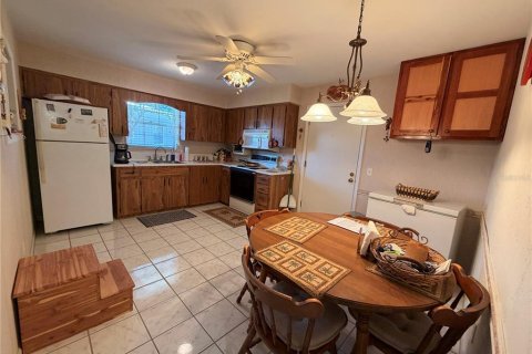 Condo in Astor, Florida, 2 bedrooms  № 2206451 - photo 4