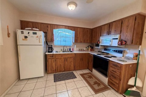 Condo in Astor, Florida, 2 bedrooms  № 2206451 - photo 5