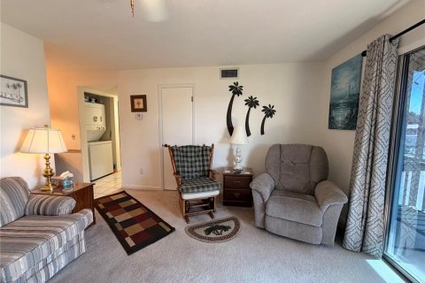 Condo in Astor, Florida, 2 bedrooms  № 2206451 - photo 7