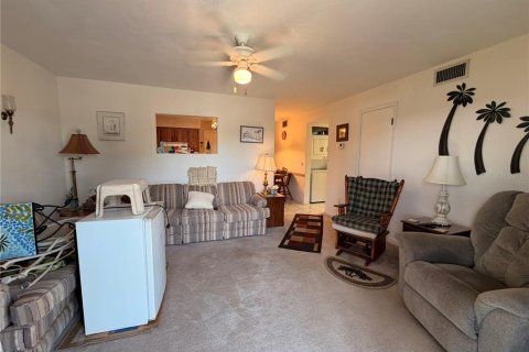 Condo in Astor, Florida, 2 bedrooms  № 2206451 - photo 11