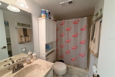 Condo in Astor, Florida, 2 bedrooms  № 2206451 - photo 17