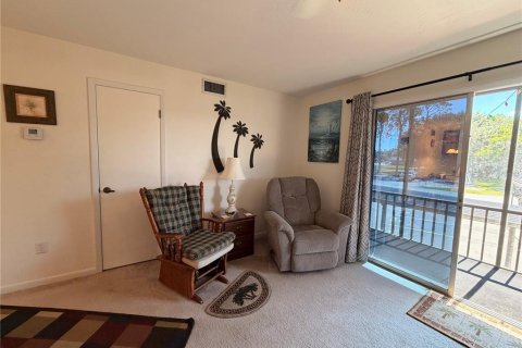 Condo in Astor, Florida, 2 bedrooms  № 2206451 - photo 8
