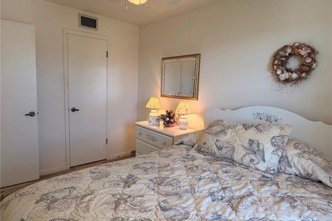 Condo in Astor, Florida, 2 bedrooms  № 2206451 - photo 19