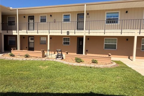 Condo in Astor, Florida, 2 bedrooms № 2206451