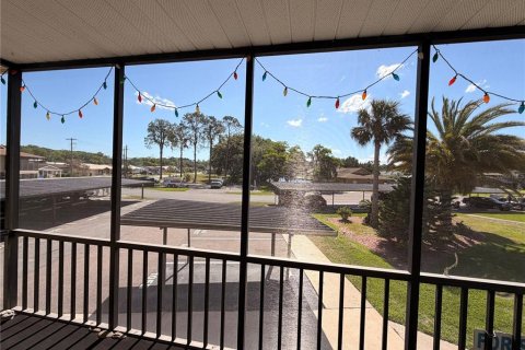 Condo in Astor, Florida, 2 bedrooms  № 2206451 - photo 10