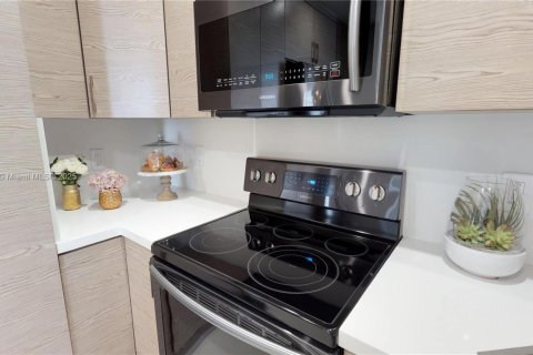 Condominio en alquiler en Miami Beach, Florida, 2 dormitorios, 135.64 m2 № 2012732 - foto 13